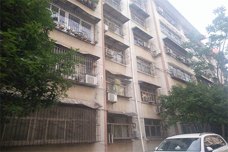 城东金榜世家3室1厅1卫101m2简单装修